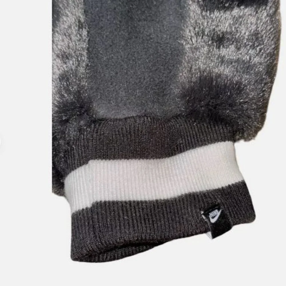 Nike Women’s Warm Faux Fur Mittens Black White Winter Soft Gloves Size XS/S NWT